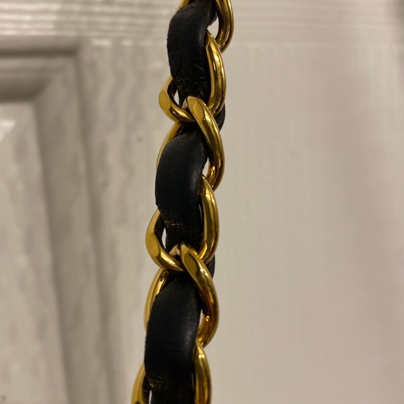 Authentic Chanel Lambskin Quilted Medium Single Flap - Picture 5 of 17